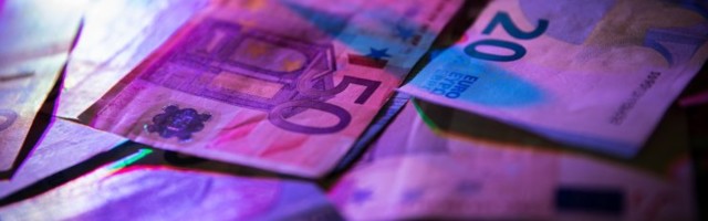 Телефонные мошенники не унимаются: пенсионерка лишилась нескольких тысяч евро после звонка ”из банка”