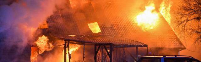 Пожары в жилых домах, подожженные мусорки и брошенные окурки к соседям: „жаркие“ выходные для спасателей