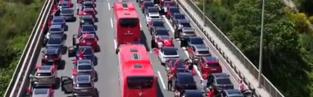 ФОТО и ВИДЕО | От молитв до „водной арки“ и огромных автоколонн — как футболисты отправляются на чемпионат мира