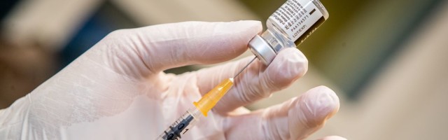 Министры здравоохранения ЕС призывают увеличить объем производства вакцины от COVID-19