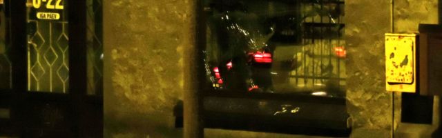 В магазине YES на углу улиц Суур и Виру вновь «вынесли» витрину