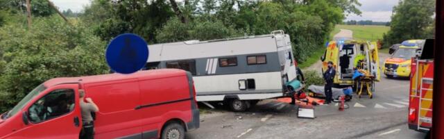 ФОТО l В результате ДТП с участием автокаравана три человека доставлены в больницу