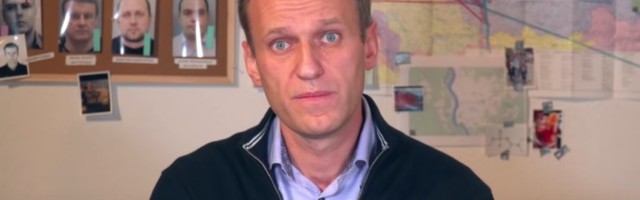Навальный заявил, что возвращается в Россию