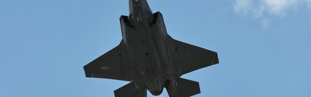 Жители Таллинна сегодня услышали в небе непривычный гул. И гражданская авиация тут ни при чем