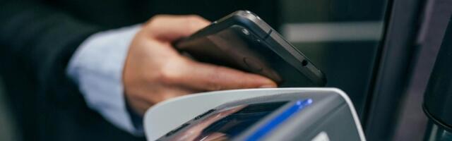 На заправках в кризис можно будет платить банковской картой офлайн