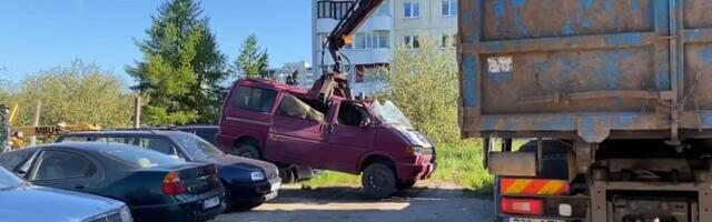 В Таллинне с начала года убрали почти 300 брошенных автомобилей