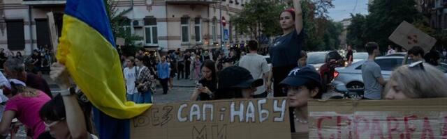 Зеленский подписал резонансный закон о работе антикоррупционных органов