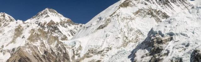 На Эвересте застряли почти 1000 альпинистов