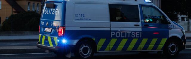 Пьяный водитель врезался в паркующиеся автомобили