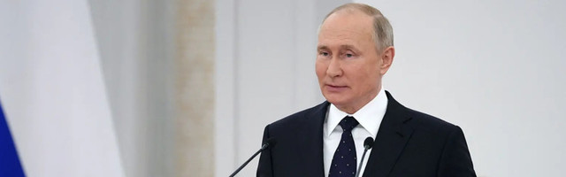 Рейтинг Путина в России упал более, чем вдвое