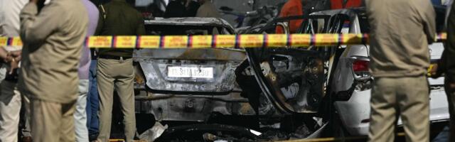 В туристическом районе Нью-Дели взорвался автомобиль: как минимум восемь человек погибли