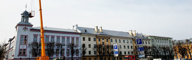 ВИДЕО : Читатель спросил: что делали с помощью гигантского крана с ротондой на здании нарвской горуправы? Мы отвечаем: ничего особенного