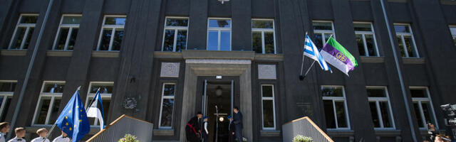 Часть школ и государство не едины во мнении относительно платы за учебную деятельность