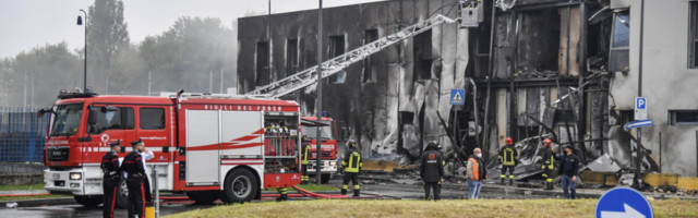 ФОТО и ВИДЕО | В Милане частный самолет упал на здание. Восемь человек погибли