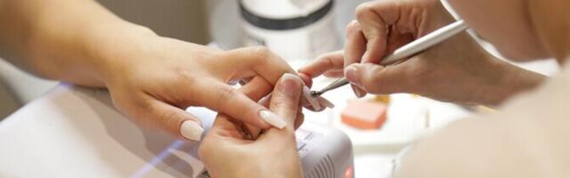 Департамент: с сентября под запретом использование гелей для ногтей с опасным веществом