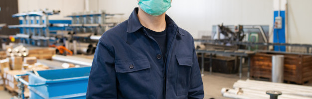 Если речь об общественной услуге, маска – обязательна