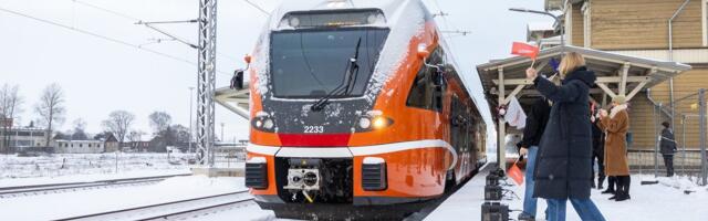 Как селедки в бочке. Из-за введения нового маршрута Рига–Таллинн поездка на работу стала настоящим испытанием для пассажиров