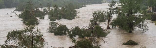 В Техасе в результате наводнения погибли более 100 человек