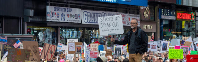 В США прошли масштабные акции No Kings против политики Трампа