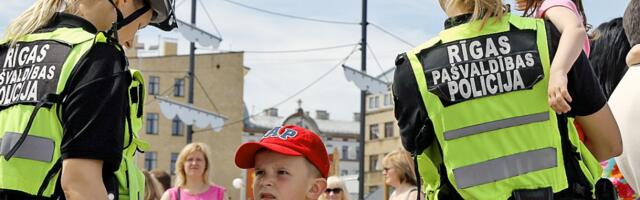 Полиции Риги приходилось чаще доставлять детей в безопасную среду