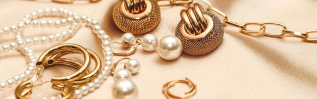 Как не стать элегантной бабушкой раньше времени: украшения, которые добавляют возраст