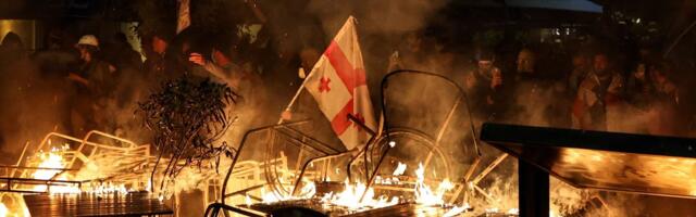 Столкновения в Тбилиси после муниципальных выборов: демонстранты попытались штурмовать президентский дворец