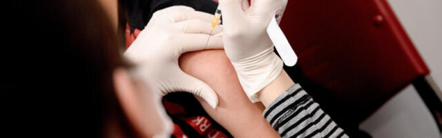 Правительство утвердило законопроект, меняющий порядок вакцинации детей в школах