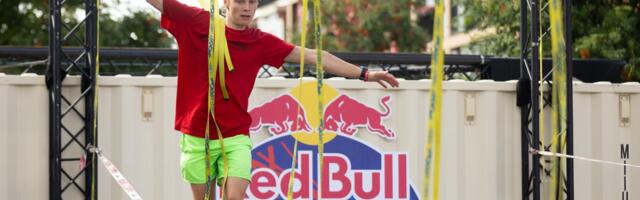 СЕГОДНЯ НА DELFI | Red Bull Slack Warrior в Ноблесснере: битва 16 лучших слэклайнеров мира — не пропусти!