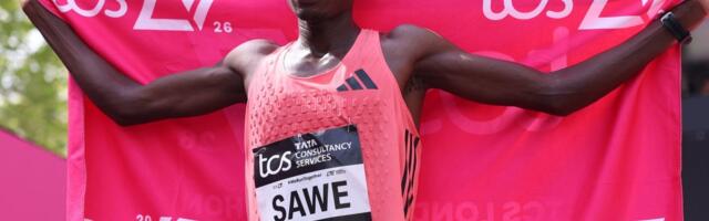 ВИДЕО | Впервые в истории: сразу двое спортсменов выбежали из двух часов на Лондонском марафоне