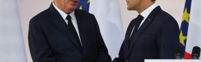 Парламент Франции отправил правительство в отставку