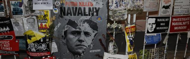 ФОТО | В Таллинне почтили память Алексея Навального. Эстония и другие страны подписали заявление