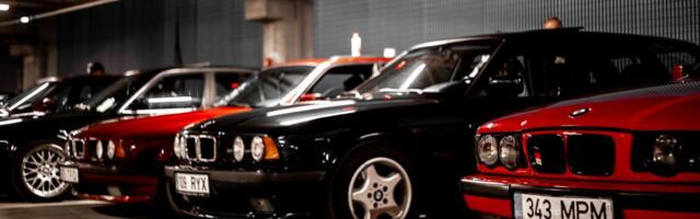 ФОТО: на парковке Т1 можно было увидеть целую серию уникальных автомобилей