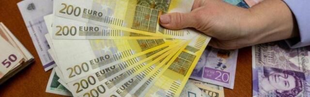 Поехала на такси отдавать деньги преступникам: жительница Эстонии лишилась 11 000 евро