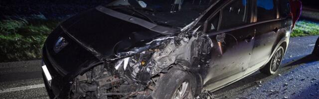 ФОТО | Ехавший с выключенными фарами в темноте водитель спровоцировал ДТП