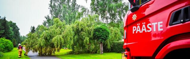Гроза накрыла Эстонию: без света остались более 5600 домохозяйств, в Рапламаа выпал град