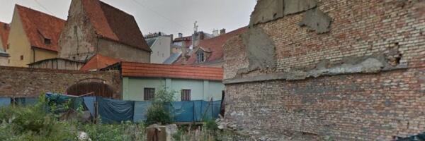 О чем пишет пресса: в Риге все еще есть руины, электромобили переполняют парковки