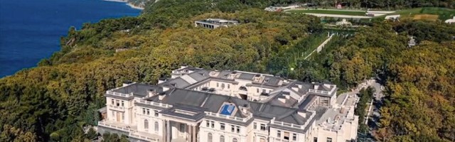 Навальный опубликовал расследование о "дворце Путина"