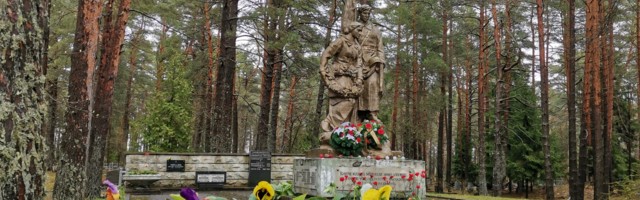 В братской могиле на кладбище Нарва-Йыэсуу 400 неизвестных