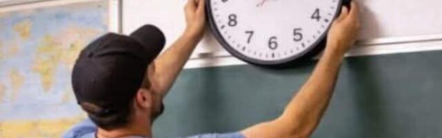 В школах Америки теперь убирают аналоговые часы