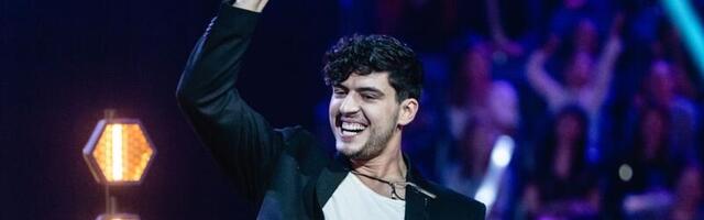 СЕРДЕЧНОЕ ФОТО ⟩ Певец Стефан Айрапетян показал, как его маленькая дочка играет с прабабушкой