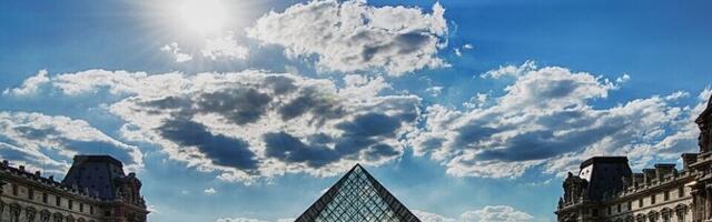 Лувр возобновил работу после громкой кражи ювелирных изделий