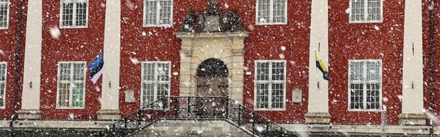 Давление или инвестиции: как государство пытается завоевать доверие Нарвы