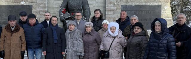 Дипломаты и соотечественники отметили день защитника Отечества в Таллине и Тарту