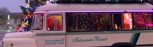 К нам едет Новый год! На автобусе...