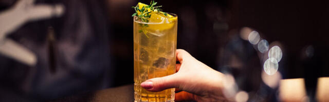 В Институте развития здоровья объяснили, почему несовершеннолетние не должны подавать спиртное