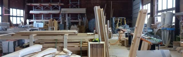 В Раквере горит производство саун