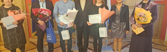 В Нарве чествовали двух участников главной Олимпиады по математике, педагогов олимпийцев и в их числе – маму одного из ребят