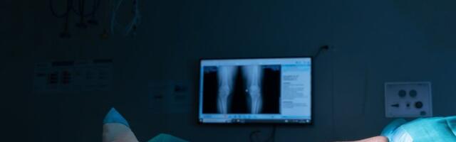 Так бывает. Литовка после операции проснулась с гипсом задом наперед и с обожженной ногой