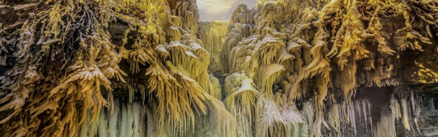 После обрушения льда на водопаде Валасте власти установили предупреждающие знаки