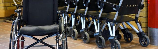 В Таллинне впервые открылись инвапляжи для людей с заболеваниями опорно-двигательного аппарата